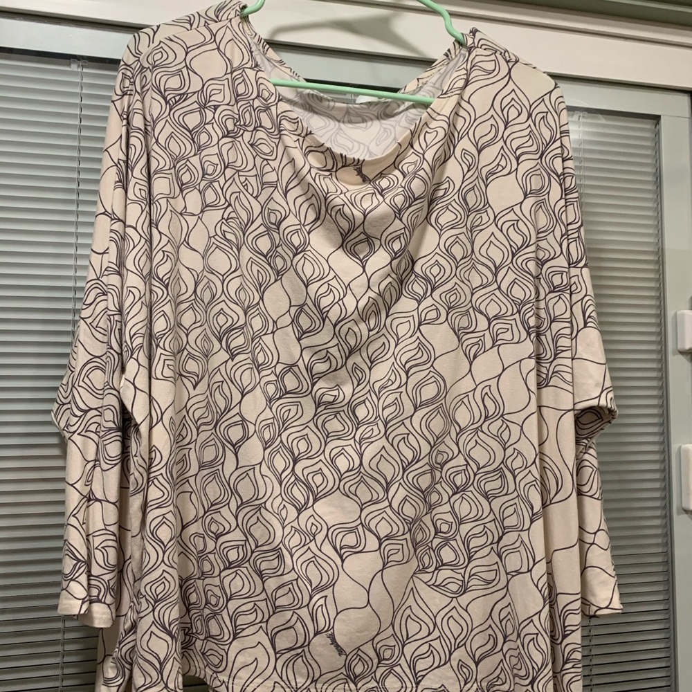 Manuhealii xl blue floral 3/4 sleeve top